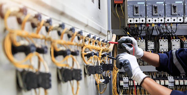 Professional Electrician technician working in Cortland, IL